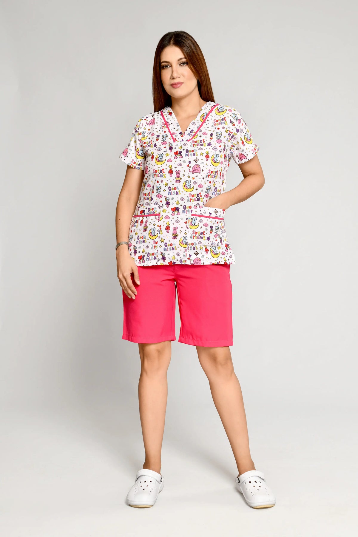 Uniforme de Niñera Rigido Estampado Conejitos Conjunto con Bermuda - Vista 1