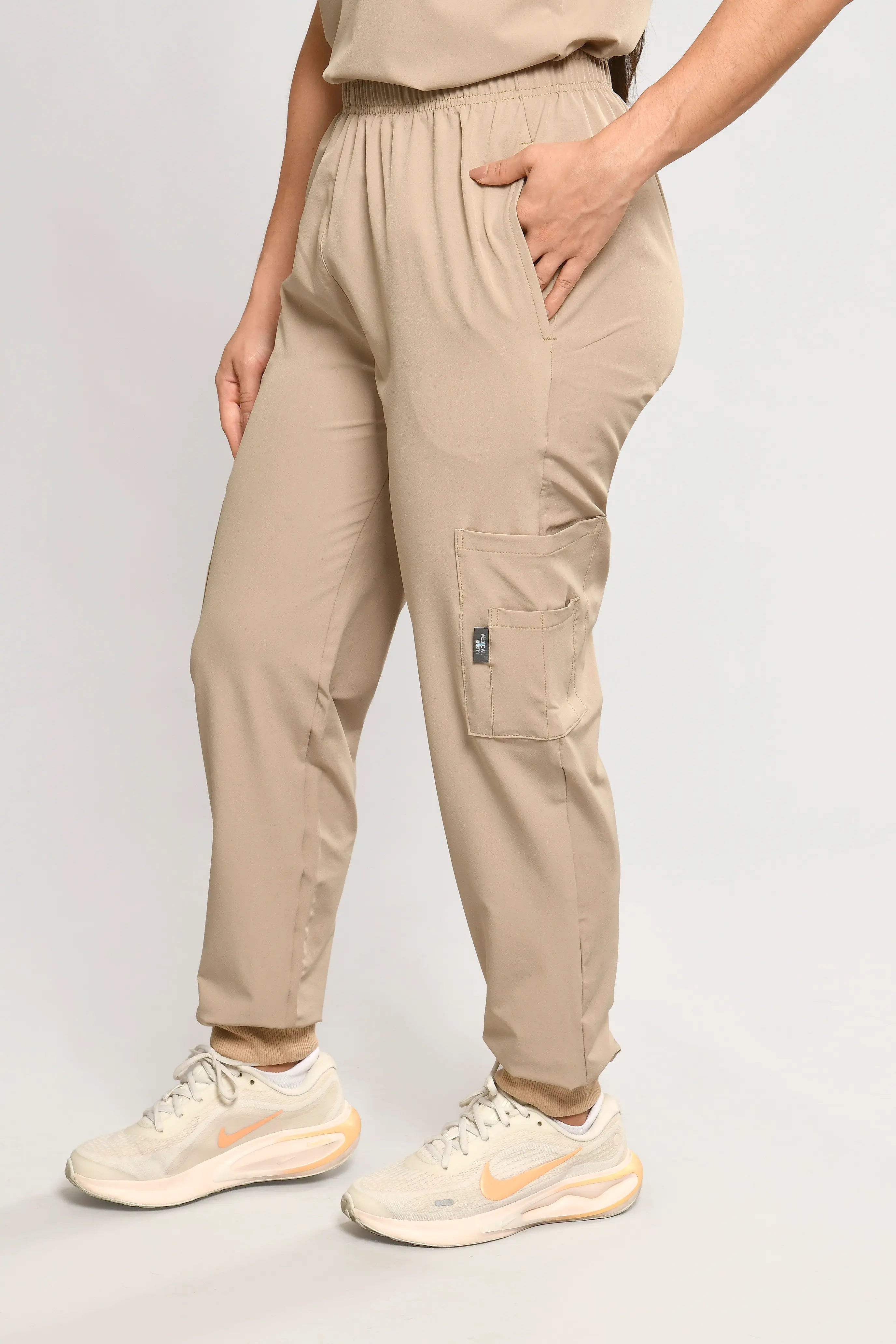 Conjunto Antifluido Stretch Dama Beige. Ref. P1 - Vista 6