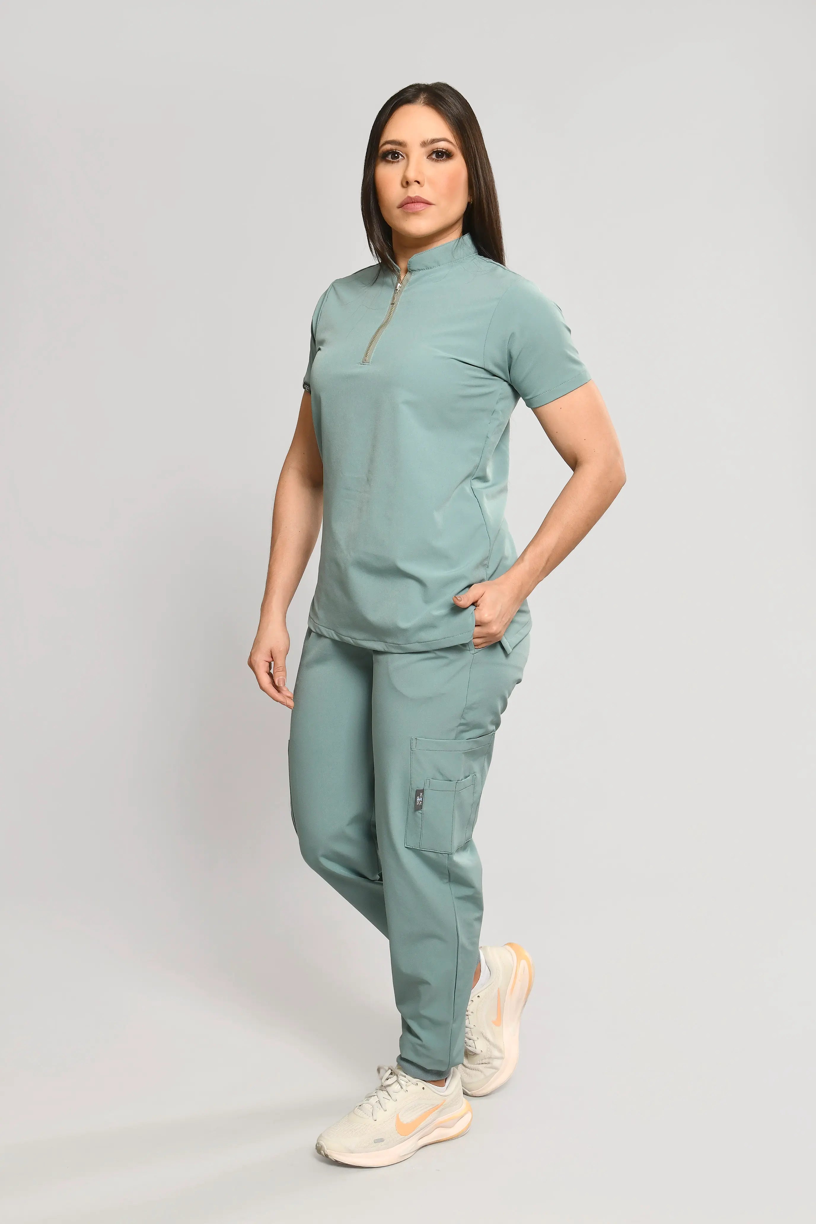 Conjunto Antifluido Stretch Dama Verde Oliva. Ref. P1 - Vista 3