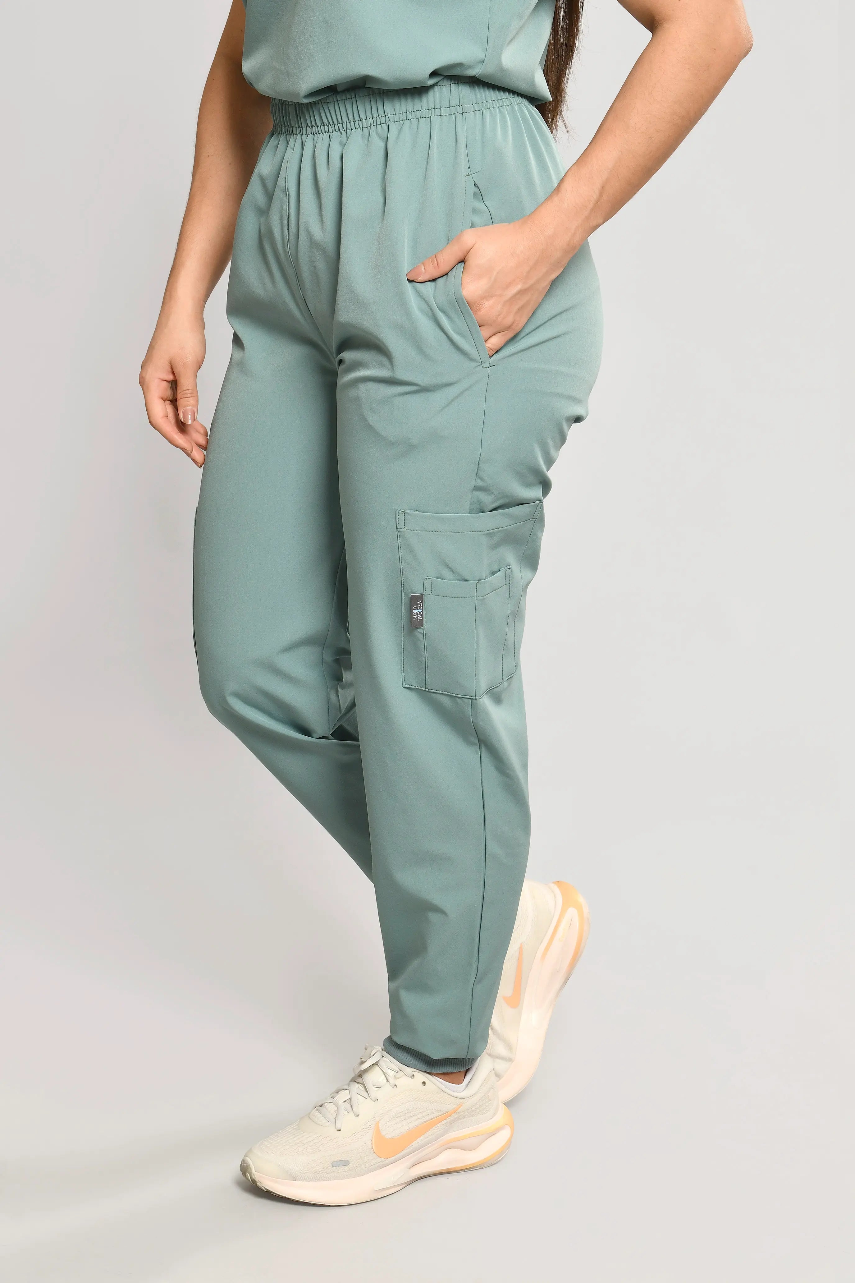 Conjunto Antifluido Stretch Dama Verde Oliva. Ref. P1 - Vista 7