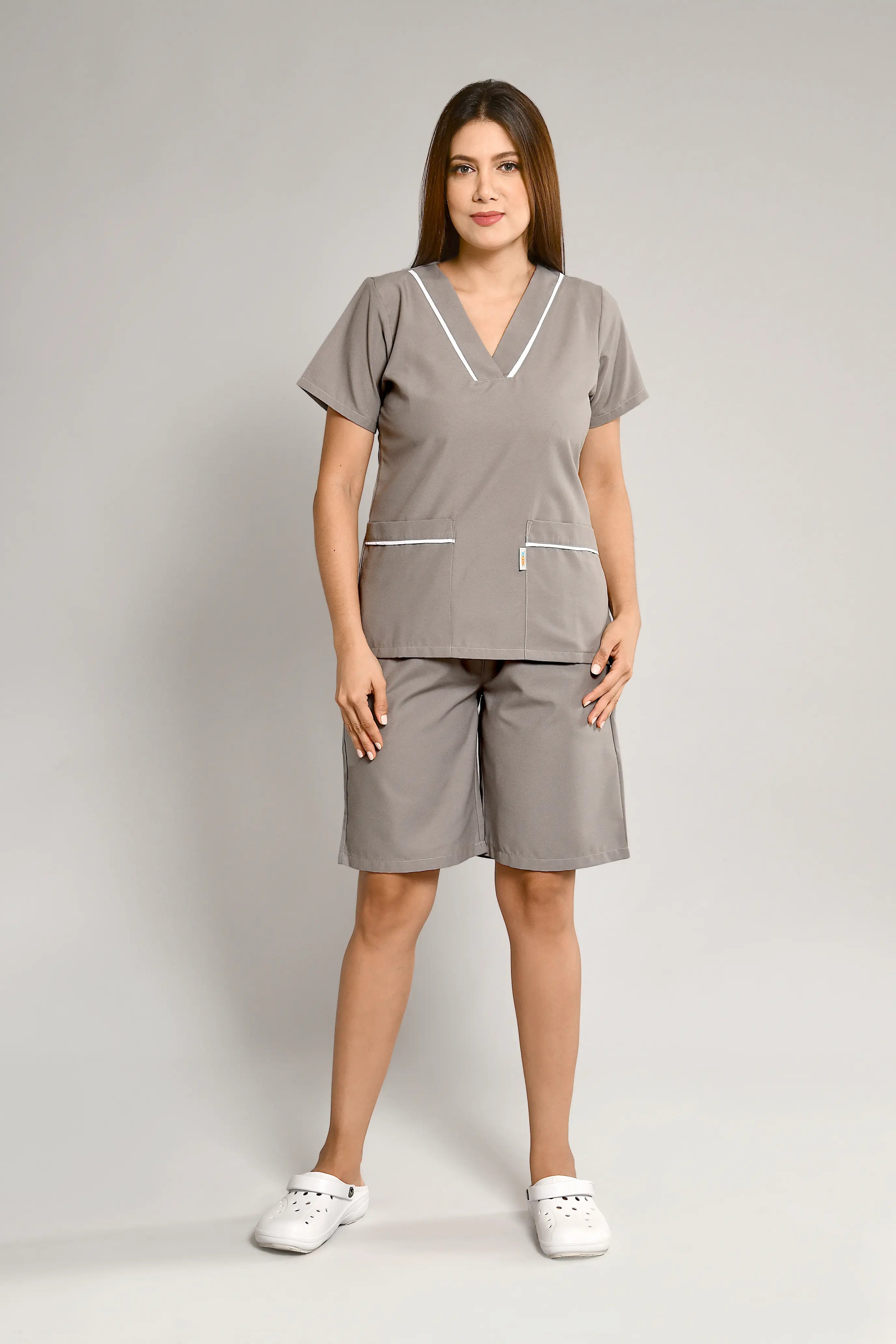 Uniforme Doméstico Popelina Gris Claro Conjunto con Bermuda - Vista 1