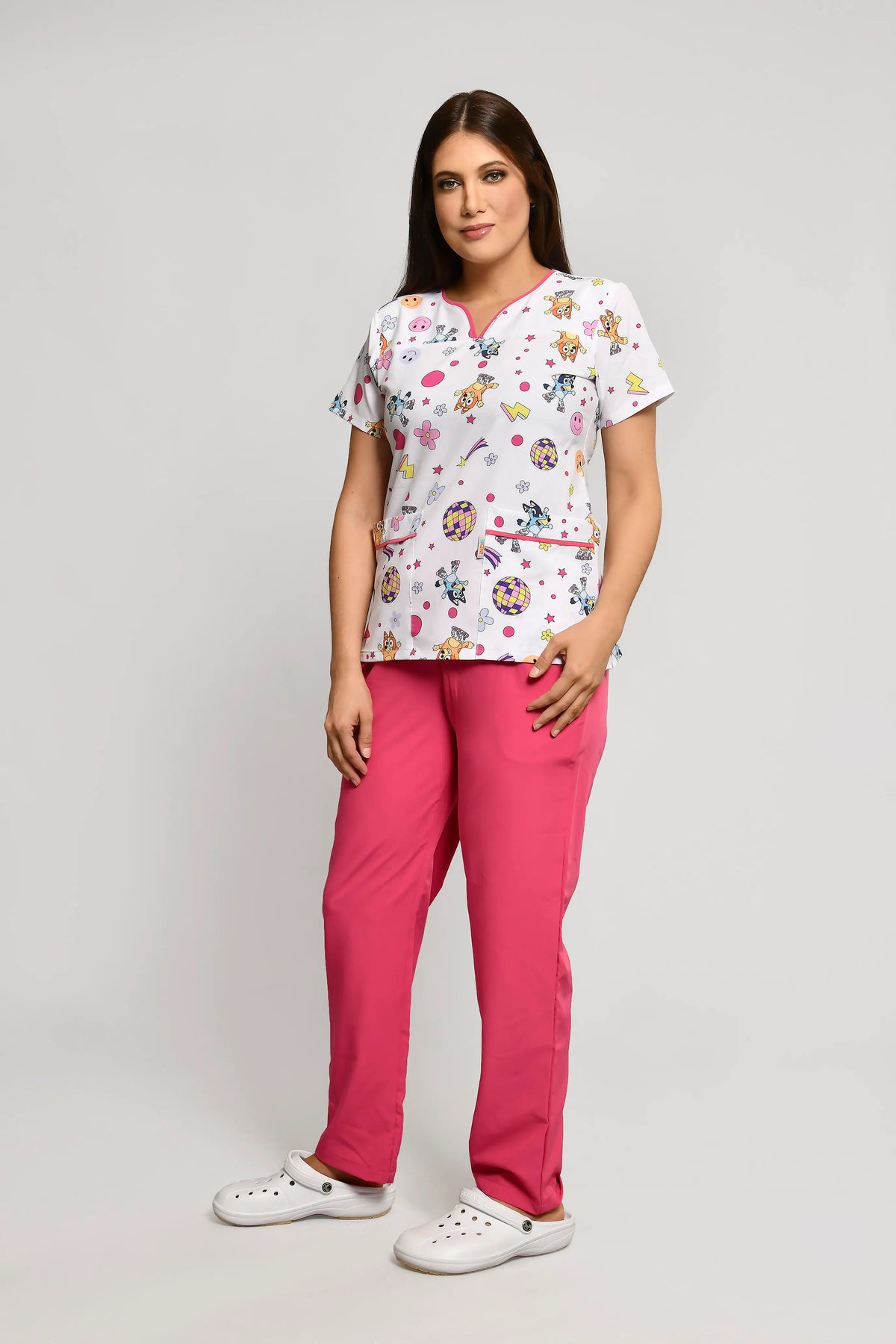 Uniforme de Niñera Stretch Estampado Bluey Conjunto con Pantalon - Vista 3
