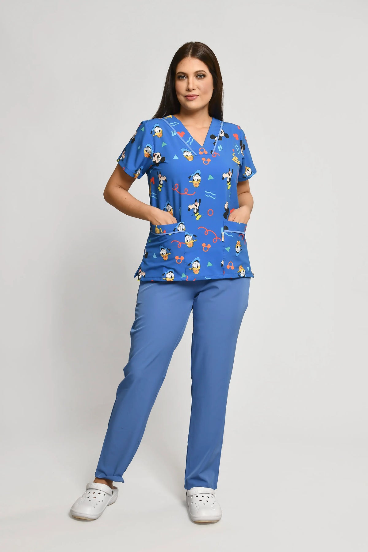 Uniforme de Niñera Stretch Estampado Diseny Conjunto con Pantalon - Vista 1